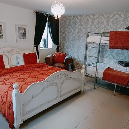 The White Dove Bed And Breakfast With Glamping Newark Showground מראה חיצוני תמונה