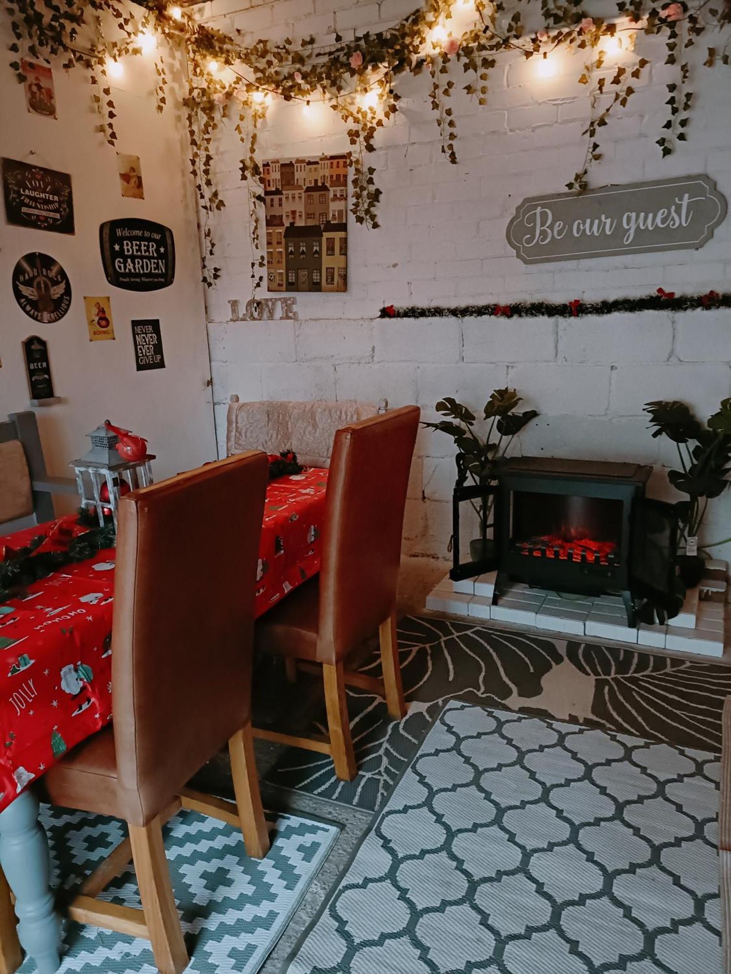 The White Dove Bed And Breakfast With Glamping Newark Showground מראה חיצוני תמונה